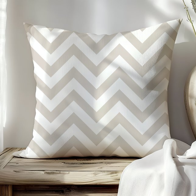 Trendig beige och vit chevron sicksack-ränder kudde (Skapare uppladdad)