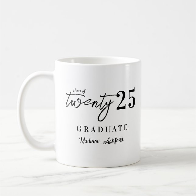 Trendig Black Script Typography 2025 Studenten Kaffemugg (Vänster)