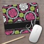 Trendig Blommönster Shock rosa och Black Monogram Musmatta<br><div class="desc">Lägg till ditt namn eller monogram till den här illustrationen av funkyn med blommor och grafikcirklar.</div>