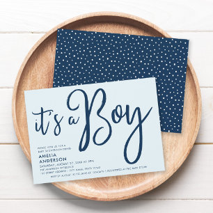 Trendig Blue Script Det är en pojkvän-babyskor Inbjudningar