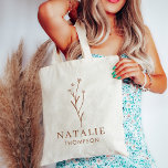 Trendig Boho Chic Terracotta Flower Personlig Tygkasse<br><div class="desc">Trendig Boho Chic Terracotta Flower Personlig Tote Bag, en utmärkt blandning av elegans och funktionalitet som är skräddarsydd för den moderna snyggt kvinnan. Denna överdimensionerade tote-väska är försedd med en vackert detaljerad vildblomskonstruktion i varma terracotta-toner, som fångar den bohemiska chicens innersta väsen. Personlig med ditt monogram och namn blir den...</div>