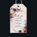 Trendig burgundy blommigt eucalyptus och guld bröl presentetikett<br><div class="desc">Låt mig måla en bild åt er om det vackra " Burgundy Ro, Eucalyptus och Guld Ram Stationery Collection". Föreställ er inbjudningar till elegant med delikat burgunskt ro, doftande eukalyptus löv och sofistikerat guld ramar, som utesluter en känsla av romantik och lyx. I denna samling finns en balans mellan den...</div>
