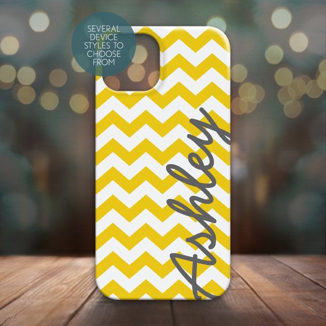 Trendig Chevron Mönster med namn - gult grått (Personalized Phone Case with Yellow Chevrons and Large Script Name on the Side)