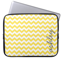 Trendig Chevron Mönster med namn - gult grått Laptop Sleeve