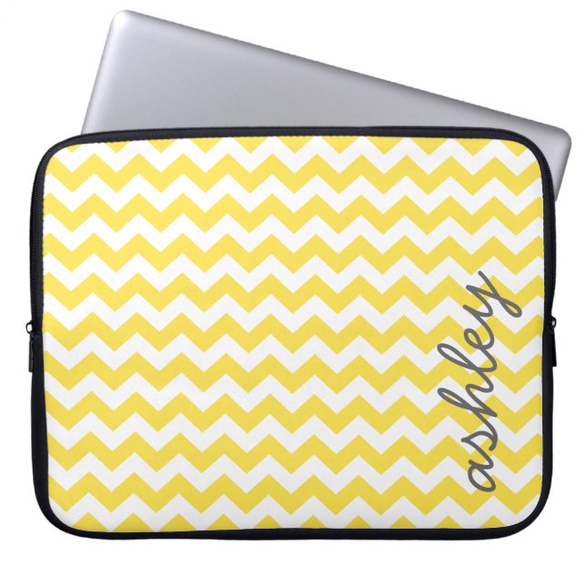 Trendig Chevron Mönster med namn - gult grått Laptop Sleeve (Framsidan)