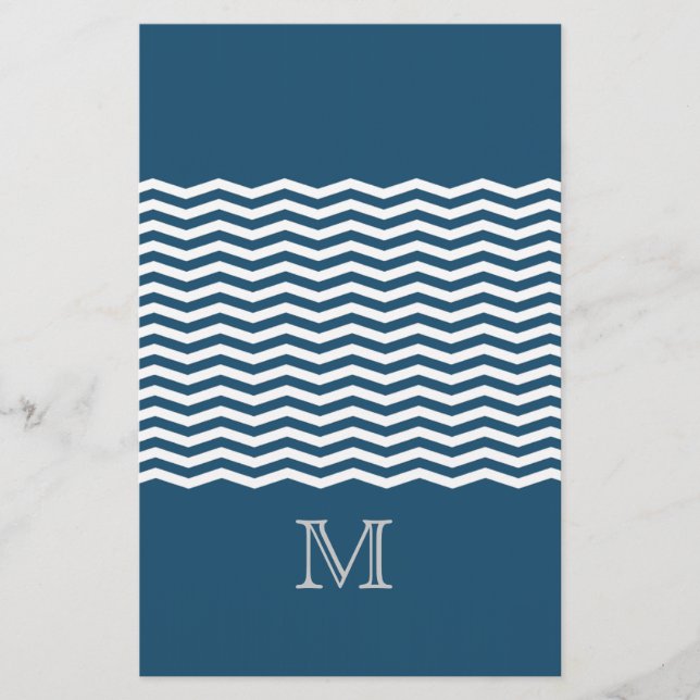 Trendig chevronblått monogram brevpapper (Framsida)