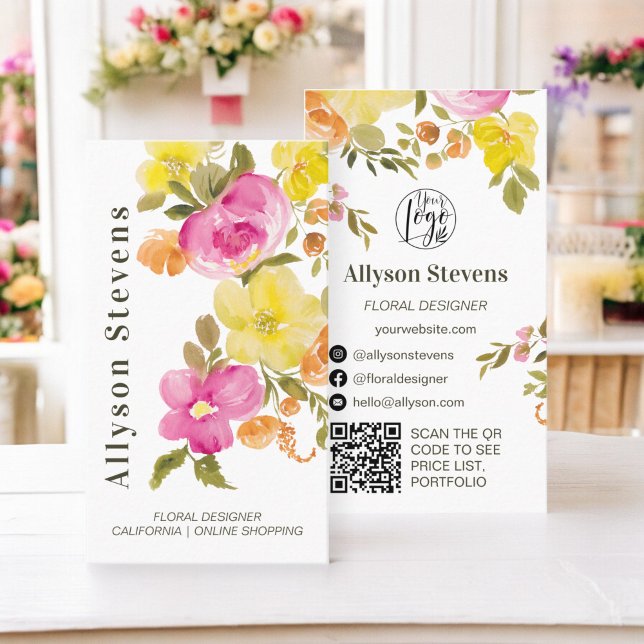 Trendig chic blommigt vattenfärgsvit logotyp qr-ko visitkort (Trendy chic floral watercolor white logo qr code business card)