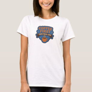 Trendig COFFEE FÖRST SEDAN VERKLIGA LIVET Grafik T Shirt