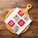 Trendig Collage Photo & Red Best Mamma Gift Kökshandduk<br><div class="desc">Denna unika och snyggt "Trendig Collage Photo & Red Best Mamma Gift" är perfekten för att visa kärlek och uppskattning för det speciella mamma i ditt liv. Fotodesignen i kollage har foton från många som arrangerats i ett trendig och öga-infångningslayout och skapar den som en riktig personlig och en gåva...</div>