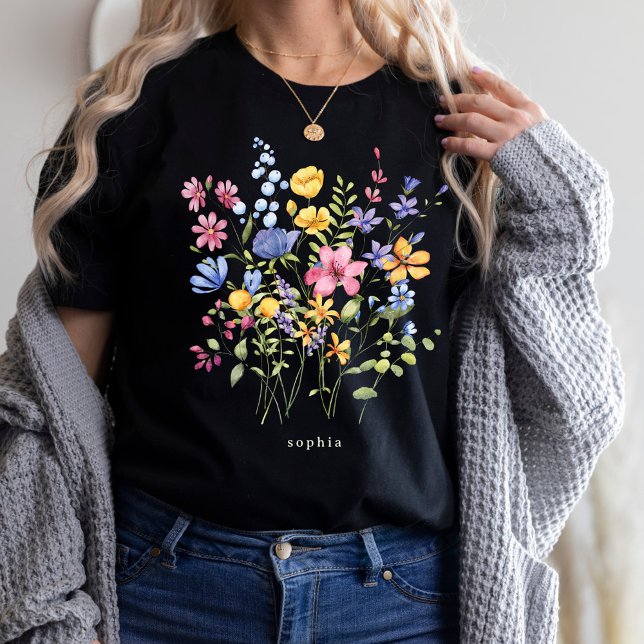 Trendig Colorful Wildblommor med Monogram T Shirt (A bright and boho wildflower design, on a dark black t-shirt)