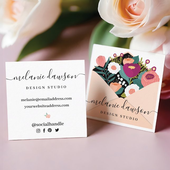 Trendig design för öppet kuvert med blomsterträdgå fyrkantigt visitkort (Chic Floral Botanical Garden Open Envelope Design Square Business Card)