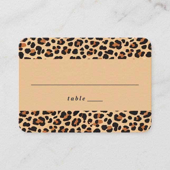 Trendig Djärv Brun och Beige Leopardsmink Mönster Placeringskort (Framsida)