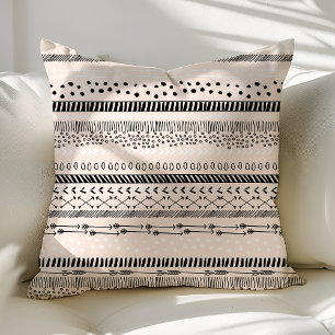 Trendig etniskt tribal boho rosabrunt svart mönste kudde