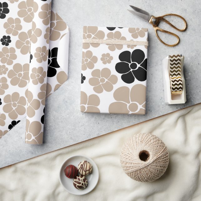 Trendig Flower Mönster i Taupe, Black and White Presentpapper (Hantverk)