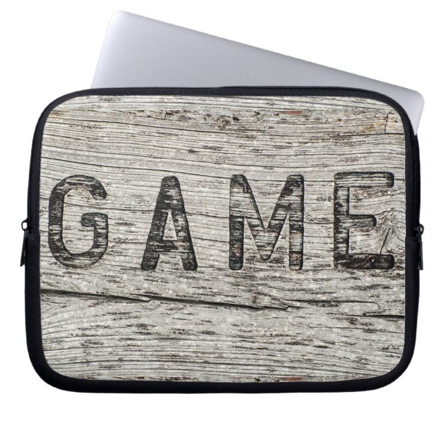 Trendig GAME Engraved Rustic Wood Laptop Fodral (Framsidan)