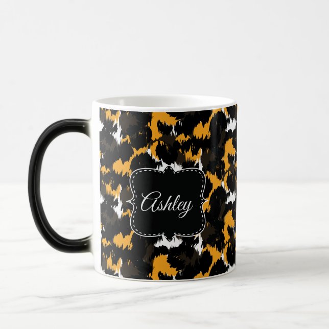 Trendig Gepardtryck Monogram med Kul Splash Magisk Mugg (Vänster)