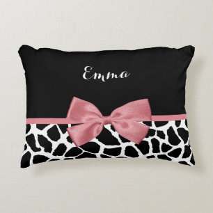 Trendig Giraffe Print Rosy Rosa Bow with Namn Prydnadskudde