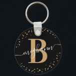 Trendig Girly Black Guld Namn-skript, monogrammat Nyckelring<br><div class="desc">Girly, elegant, trendig, modern, svart och guld, den första namn-skriptkedjan för anpassningsbar med monogrammerade nyckelkanaler i personlig. Med ett inledande mongram och ett giftigt namn-skript i ett handskrivet calligraphy-tecken byts svan-typsnitt ut och den prickade cirkeln ram runt ditt monogram. Perfekt feminin gåva till syster, mor, flickvän, födelsedag, bröllop, möhippa, söt...</div>