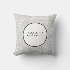 Trendig Grått-färgade blommor med monogram Kudde