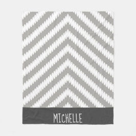 Trendig Grått White Chevron Arrows & Namn Fleecefilt
