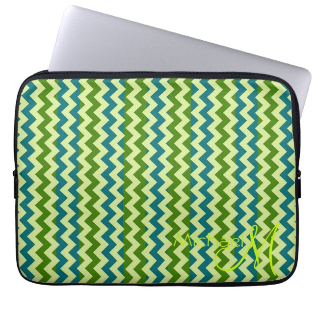 Trendig Grönt Chevron Zigzag Anpassningsbar Monogr Laptop Sleeve (Framsidan)
