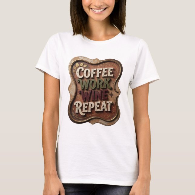 Trendig guld COFFEE ARBETE VIN REPETERAR Statement T Shirt (Framsida)