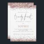 Trendig Guld Glitter 20 första Party Inbjudningar<br><div class="desc">Trendig Ro Guld Glitter 20 första Party. Glam för er 21:a firande med en gräns av guld faux glitter ligger överst på båda sidor. Tjugo först finns i ett modernt set skript i snyggten och resten av texten kan du enkelt anpassa.</div>