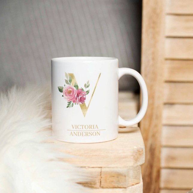 Trendig Guld vattenfärgsblomma Brev V | Monogram Kaffemugg (Skapare uppladdad)