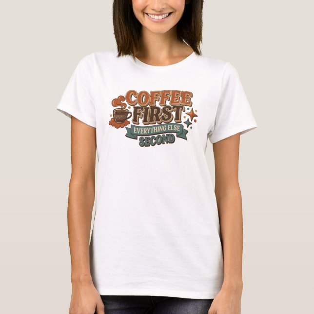 Trendig KAFFE FÖRST ALLT ANNAT Design T Shirt (Framsida)