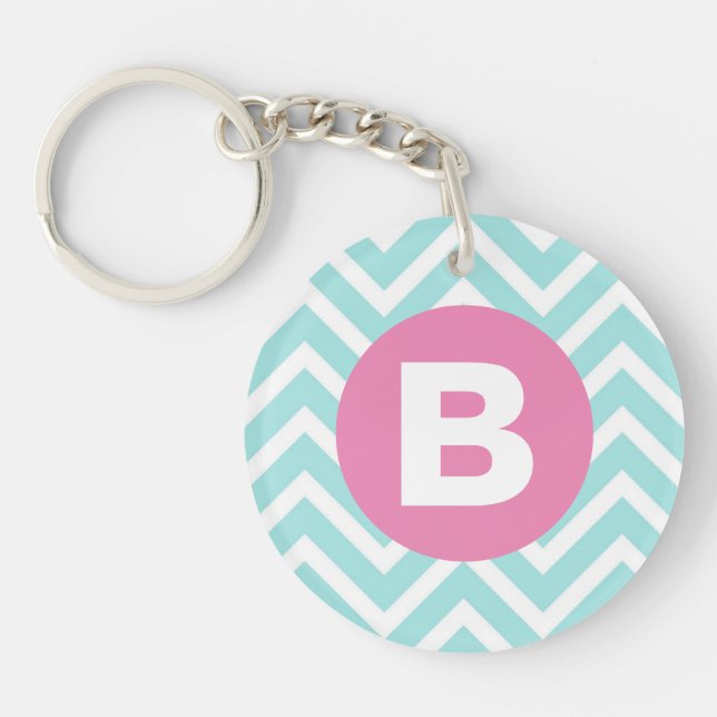 Trendig ljusblå chevron rosa monogram (Framsidan)