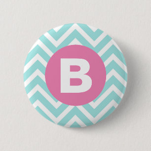 Trendig ljusblå chevron rosa monogram knapp