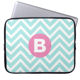 Trendig ljusblå chevron rosa monogram laptop fodral