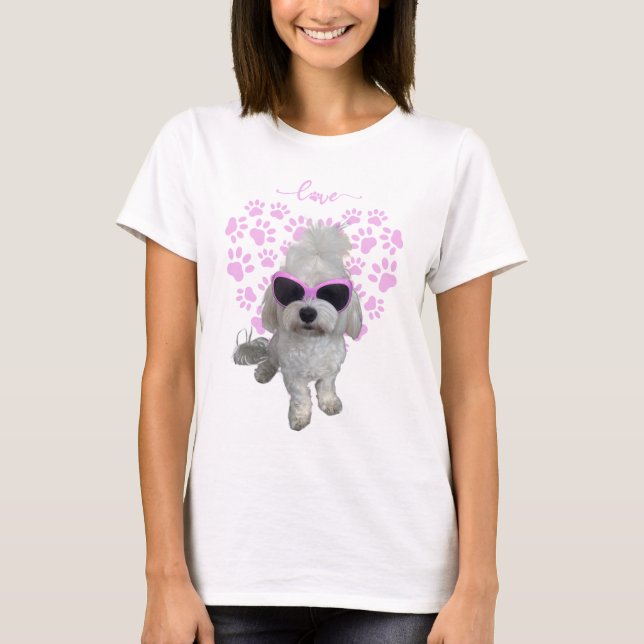 Trendig Maltesisk Hund med Rosa Glass och Paw-utsk T Shirt (Framsida)