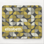 Trendig MCM Halva Måne Mönster med guld namn block Musmatta<br><div class="desc">En fetstilt, grafisk design med färgfulla nyanser av och guld med ett roligt färg-block för att lägga till ditt namn eller text. Mönster under 2000-talet är ett trendig mönster med ett slagit färg. Du kan lägga till namn, monogram eller annan anpassningsbar. Om du vill flytta runt bilden klickar du på...</div>