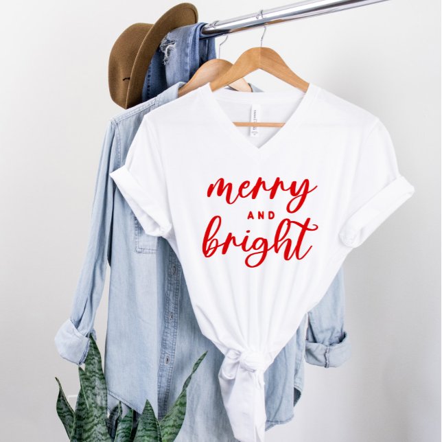 Trendig Merry and Bright Röd Script Jul T Shirt (Skapare uppladdad)
