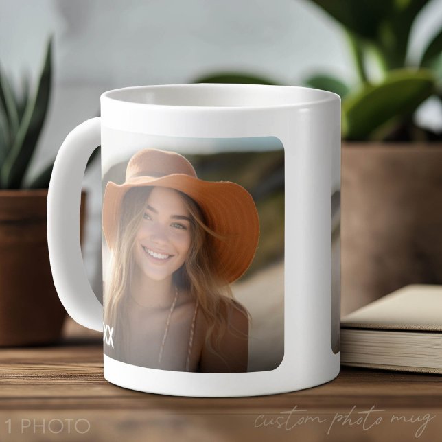 Trendig Minimalistisk Fotodesign med År Kaffemugg (Custom Photo Mug - Same Photo Each Side)