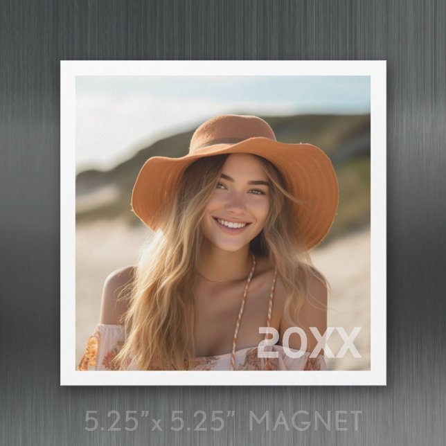 Trendig Minimalistisk Fotodesign med Årsmagnet (Square Refrigerator Magnet Card)