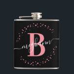 Trendig Modern Flickig Rosa Svart Namn Script Mono Fickplunta<br><div class="desc">Flickig, modern, elegant, trendig, rosa och svart, vit monogram initial namn skript anpassad personlig monogrammerad flaska. Med en monogram initial och ett flickigt namn skript i en handskriven kalligrafi svans typsnitt och prickad cirkel ram runt din monogram. Perfekt feminint gåva till flickvän, syster, mor, födelsedag, bröllop, bröllops shower, eller någon...</div>