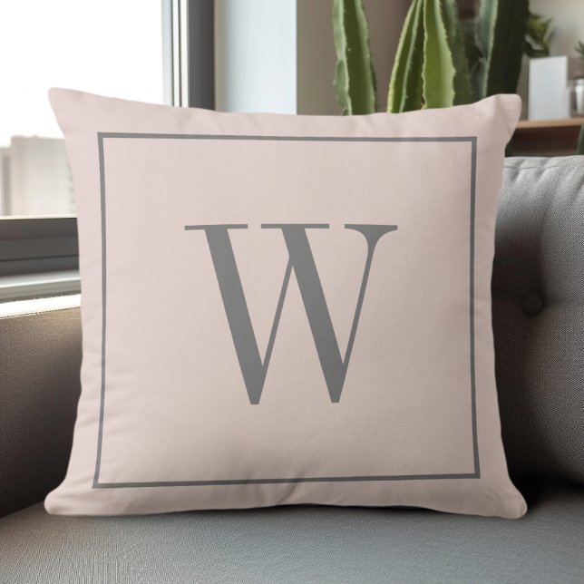Trendig Modern Monogram Första Bokstav Farmhouse R Kudde (Chic Modern Monogrammed Family Inital Farmhouse Pink & Gray Throw Pillow)