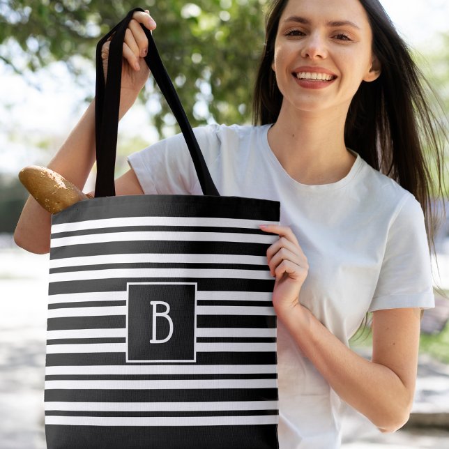 Trendig Modern Monogram Initial Svart Vit Rand Tygkasse (Trendy Modern Monogram Initial Black White Stripe Stylish Tote Bag)