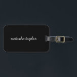 Trendig Modern Solid Black Script Monogram Bagagebricka<br><div class="desc">Få redo för nästa semester- eller affärsresa med det här Trendiget Modern Solid Black Script Monogram Namn Luggage Tag. Kan anpassas med ditt eget namn på framsidan och din kontaktinformation på baksidan.</div>