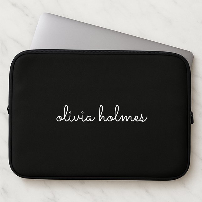 Trendig Monogram | Modern Black Script Namn Laptop Fodral (Skapare uppladdad)