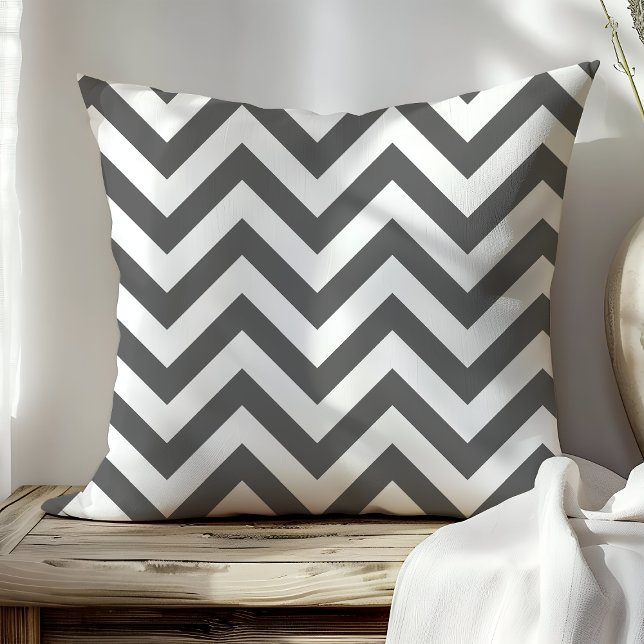 Trendig Mörk Grått och White Chevron Zigzag Rand Kudde (Skapare uppladdad)