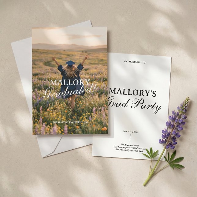 Trendig och Modern Foto Manus Examen Inbjudningar (Trendy Script Graduation Invitation with Photo)