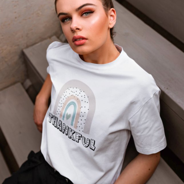Trendig Pastel Rainbow Typography Thankful T Shirt (Skapare uppladdad)