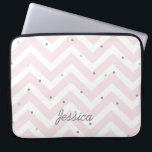 Trendig Pastel Rosa Chevron Dotty Personlig Laptop Fodral<br><div class="desc">Söt trendig,  schevron och mönster.</div>