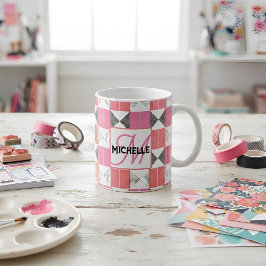 Trendig personlig monogram modern rosa lapptäcke kaffemugg