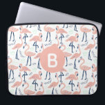Trendig Princess Flamingo Pattern Monogram Rosa Laptop Fodral<br><div class="desc">Cute flamingos med krona mönster monogrammat laptop sleeve.</div>