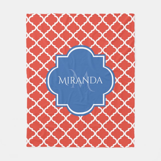 Trendig Red Quatrefoil Blue Monogram och Namn Fleecefilt (Framsidan)