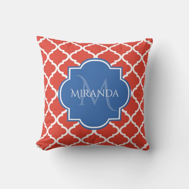 Trendig Red Quatrefoil Blue Monogram och Namn Kudde (Framsida)